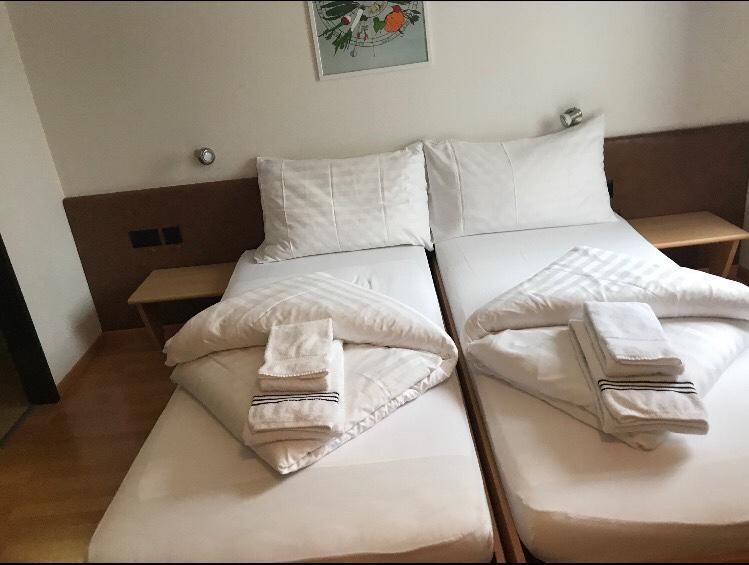 Hotel & Restaurant Stadthof Glarus Esterno foto