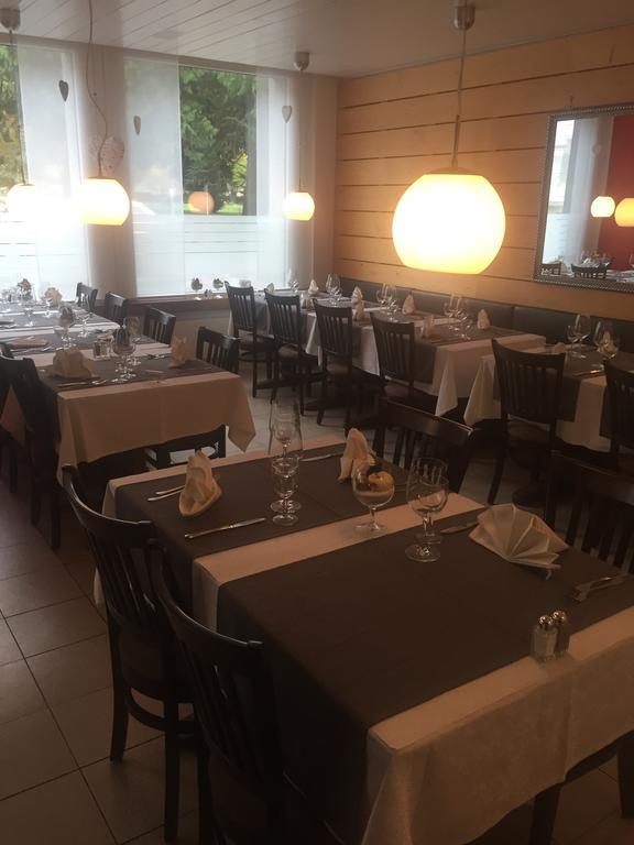Hotel & Restaurant Stadthof Glarus Esterno foto